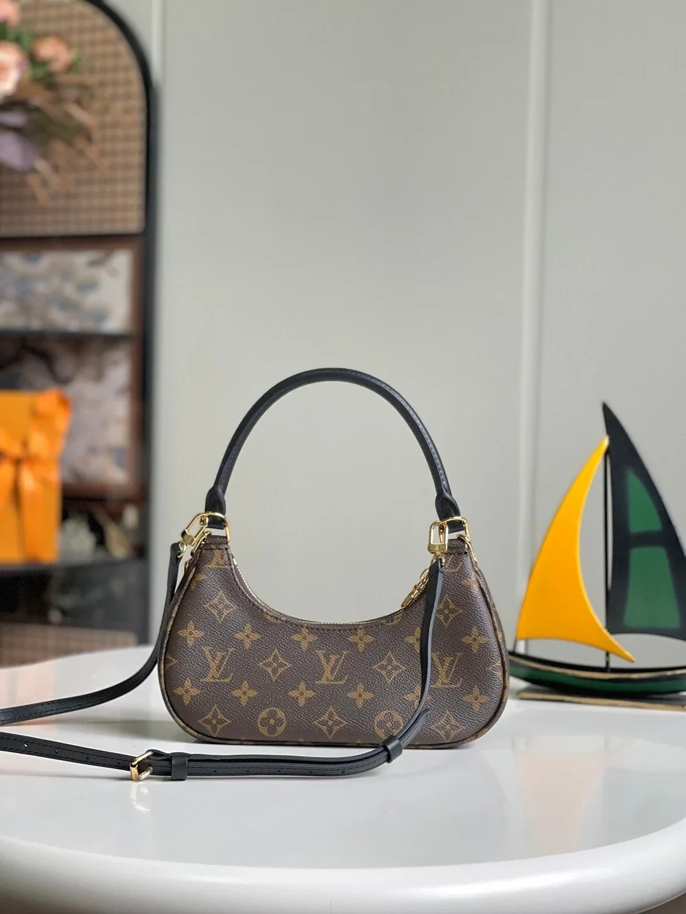 Louis Vuitton Catchy PM Bag - Picture 3 of 9